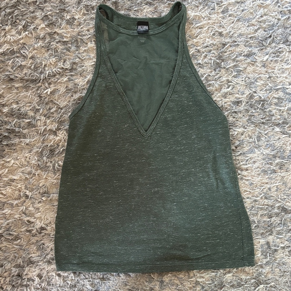 Victoria Sport Mesh V Neck